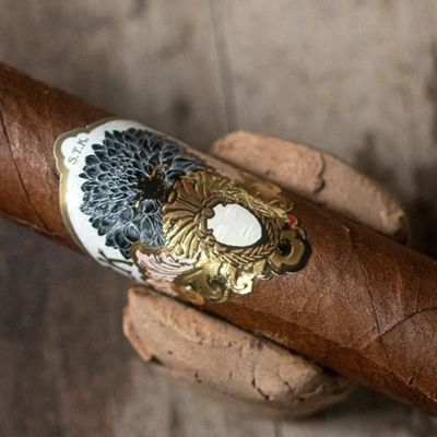 acheter Professional Full-automatic Production OEM Service ISO9001 Certified Cigar Label and Band for Custom Embossed Designs online manufacture