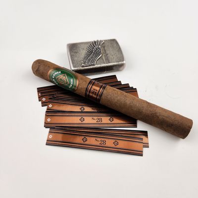 Bon prix Impression d'étiquettes de cigares brunes Eco-friendly Embossed Sticker personnalisés faits à la main en ligne