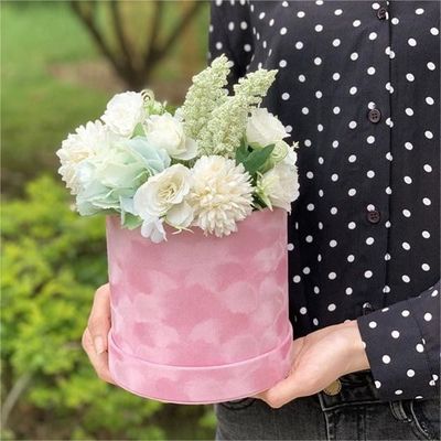 Bon prix Poignée en cuir Boîte de papier artisanal Boîte d'emballage Seau cadeau Boîte d'emballage rose vert en ligne